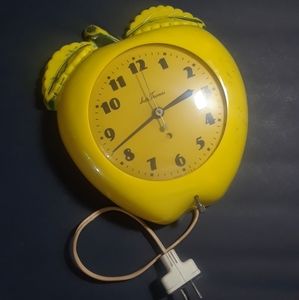 Vintage Seth Thomas apple wall clock 1950s